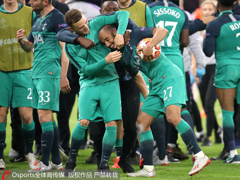 -包含阿贾克斯重夺胜利铁杆球迷欣喜不已的词条