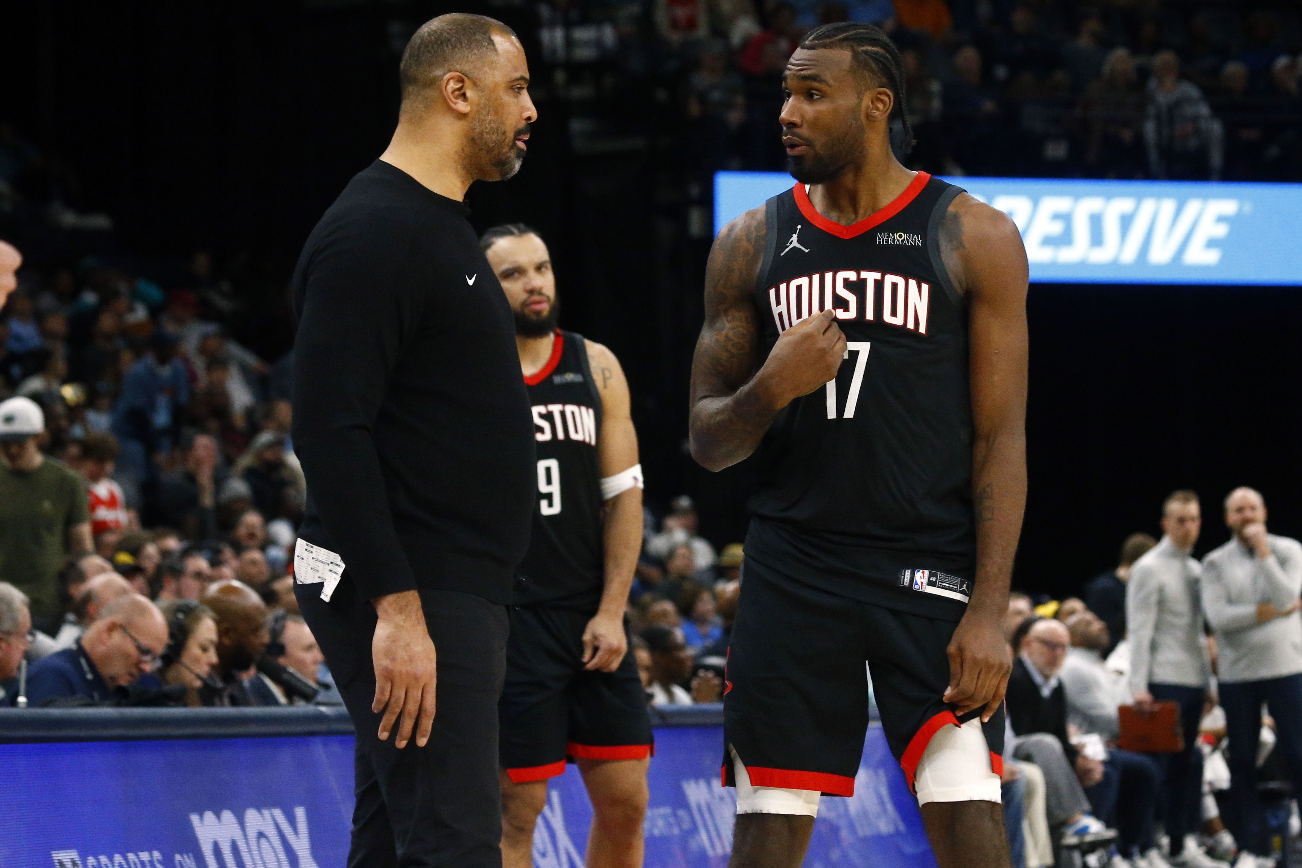 DB彩票入口-包含火箭苦战保罗主战队首战不敌篮网，迈卡威复出成噩梦的词条