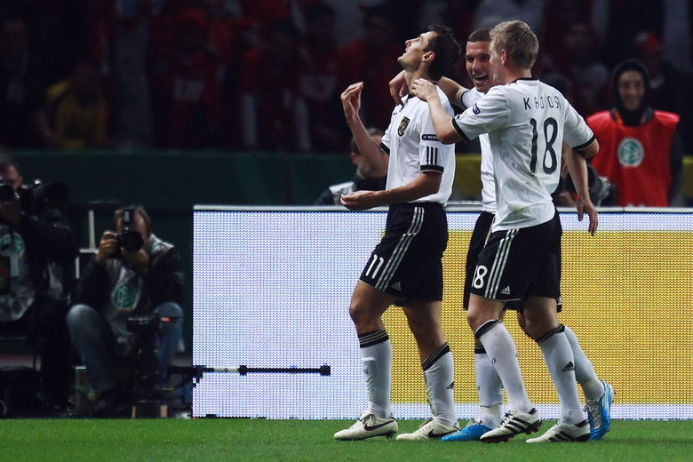 DB彩票-欧洲杯预选赛上演激烈较量，球员全力以赴的简单介绍