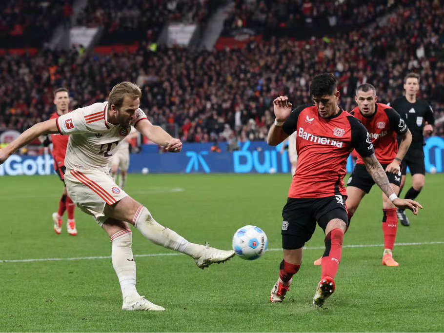 拜仁客场战平阿贾克斯，保持不败