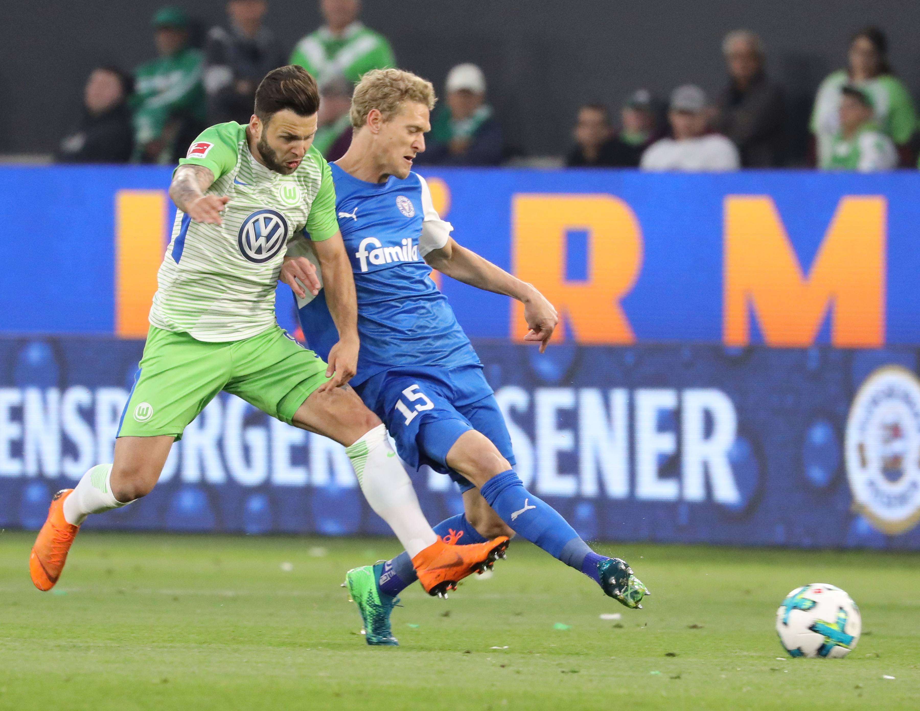 包含汉堡主场遭遇负敌，不敌柏林赫的词条