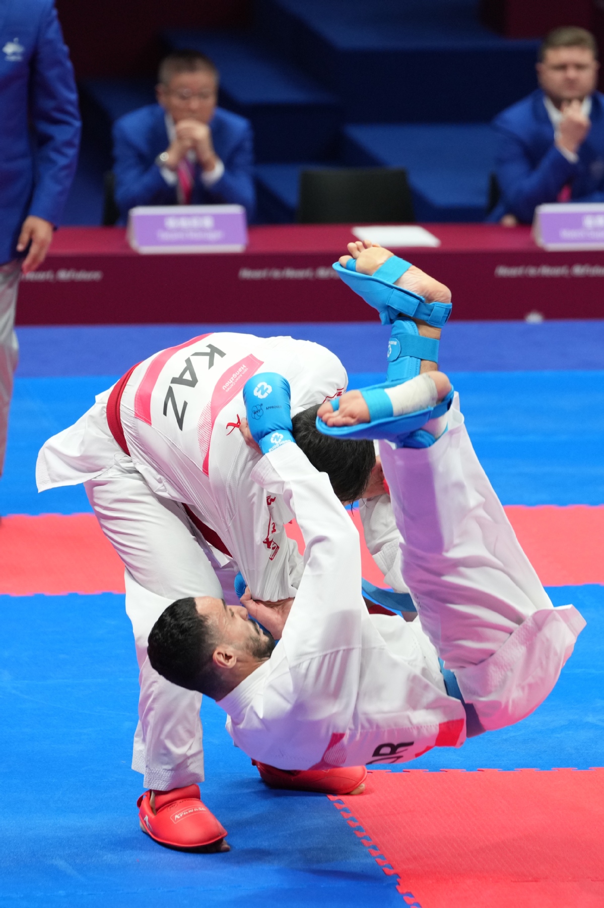 包含空手道比赛水平高，日本运动员夺得冠军的词条