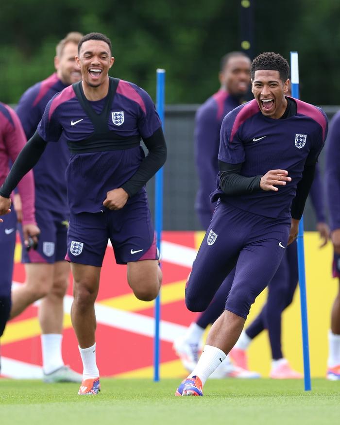 包含激烈角逐！英格兰足球比赛前景获关注的词条