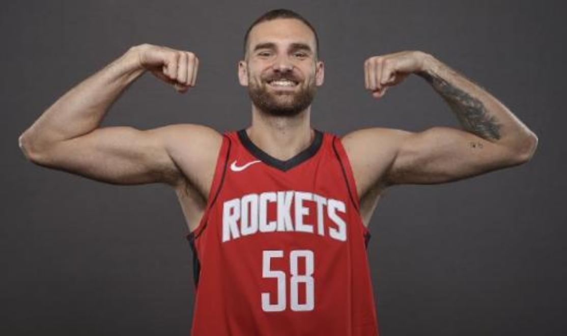 火箭队新援在比赛中展现全能实力