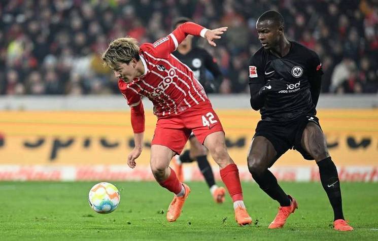 DB彩票官网-法兰克福球员休息调整心态备战