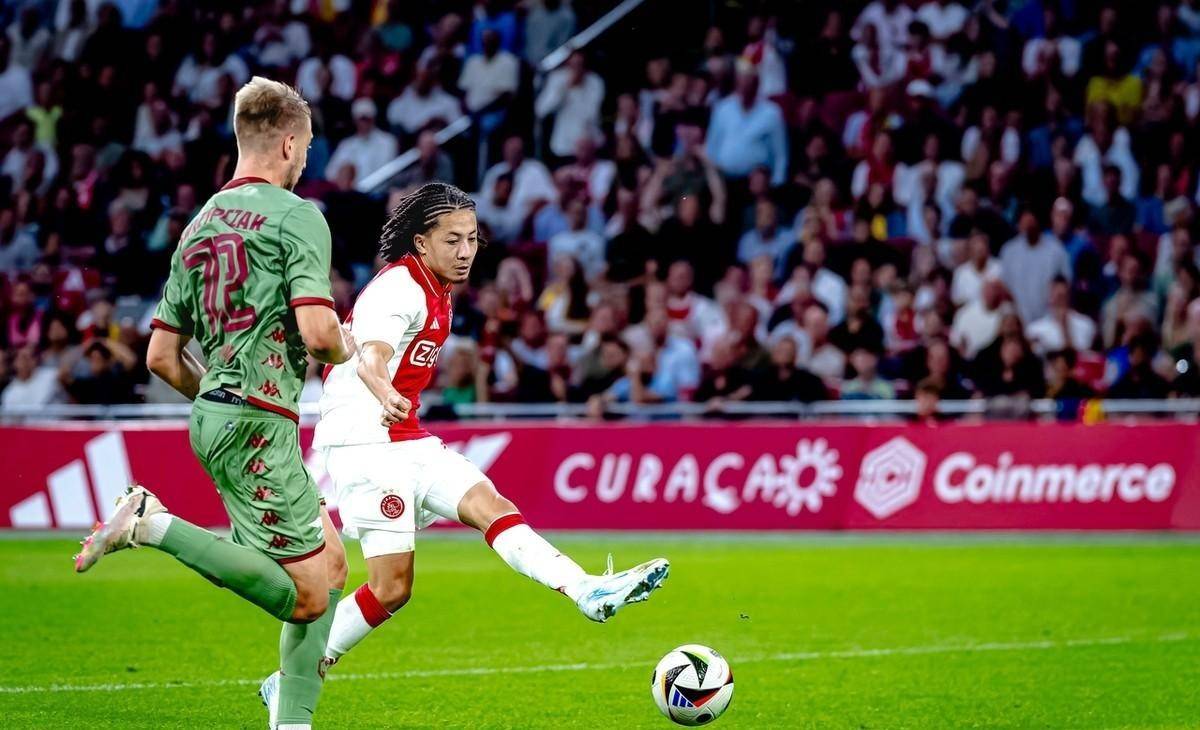 -阿贾克斯队球员因病缺席关键比赛