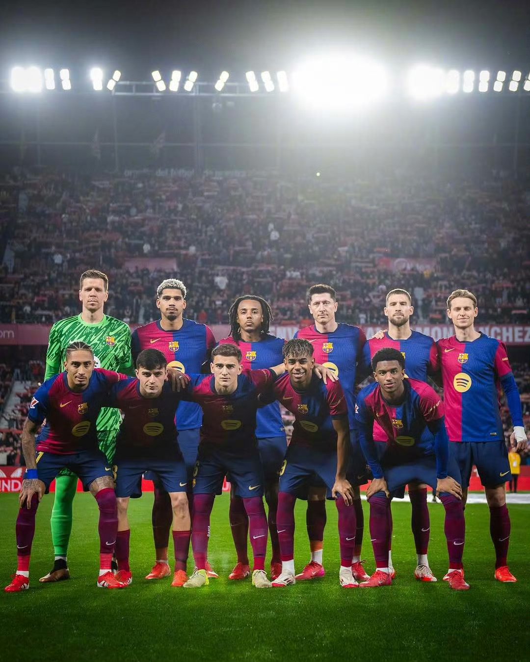 -巴塞罗那客场轻松取胜，稳坐榜首