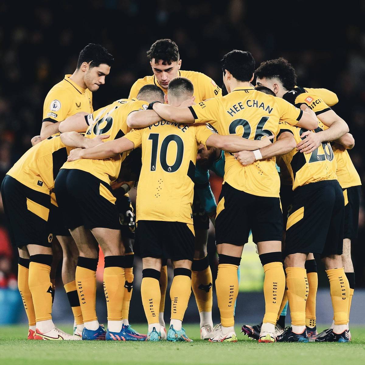 奥格斯堡主场大捷，积分榜稳居中游