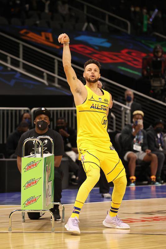 关于里昂再度夺冠，球员士气高涨的信息