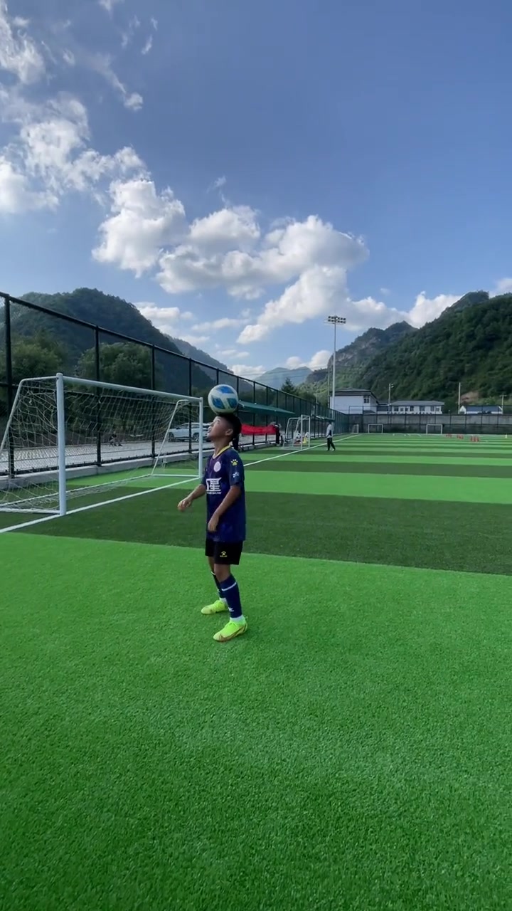 DB彩票平台-足球天地展翅高飞，冠军之争渐入白热化的简单介绍