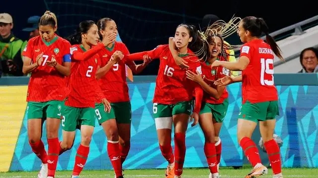 哥伦比亚女足队在赛场上展现出坚韧意志