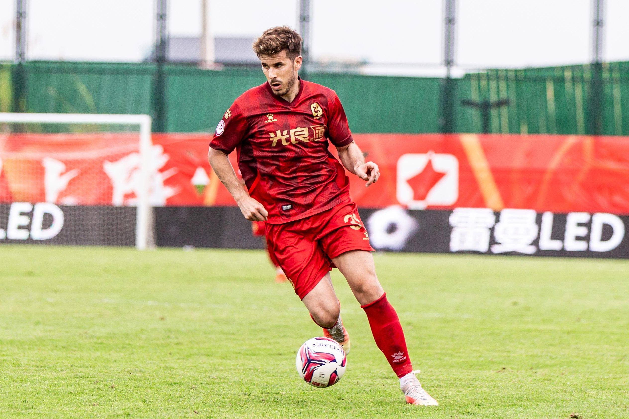 张成林受伤失去武汉一方中场核心，战斗力下降