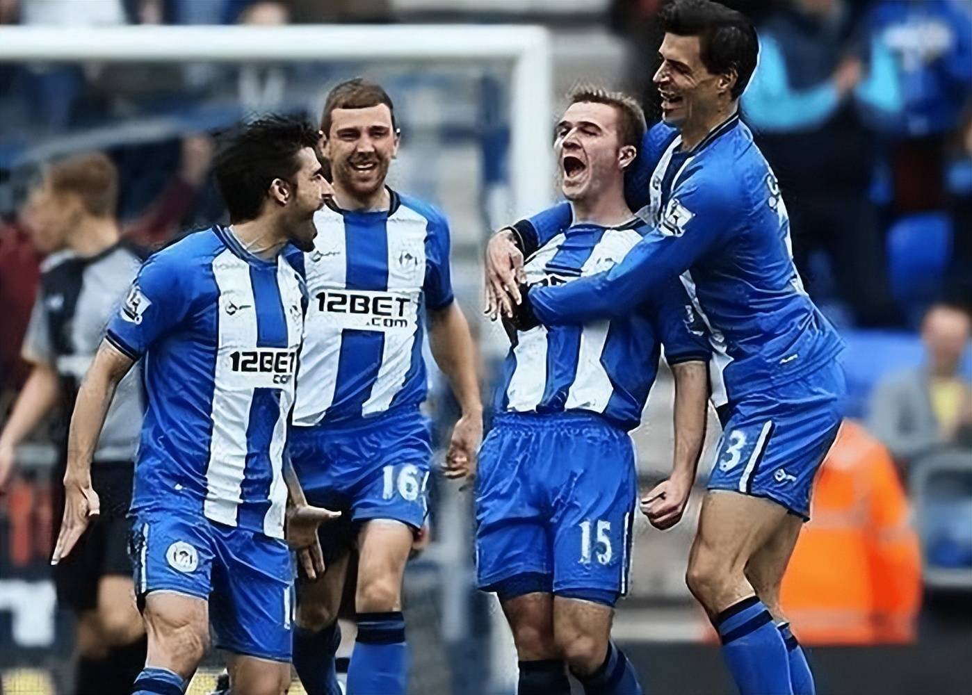 关于莱斯特城客场小胜西汉姆联，布莱顿主场惨败曼联的信息