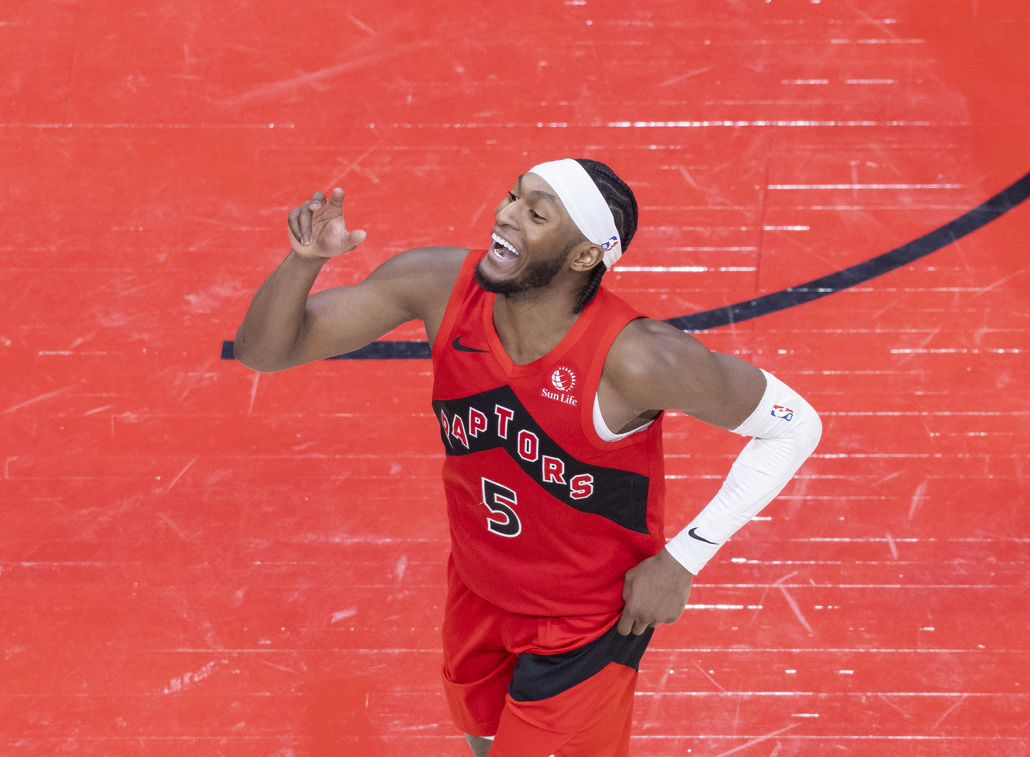 DB gaming-猛龙击败雄鹿，逆转取胜