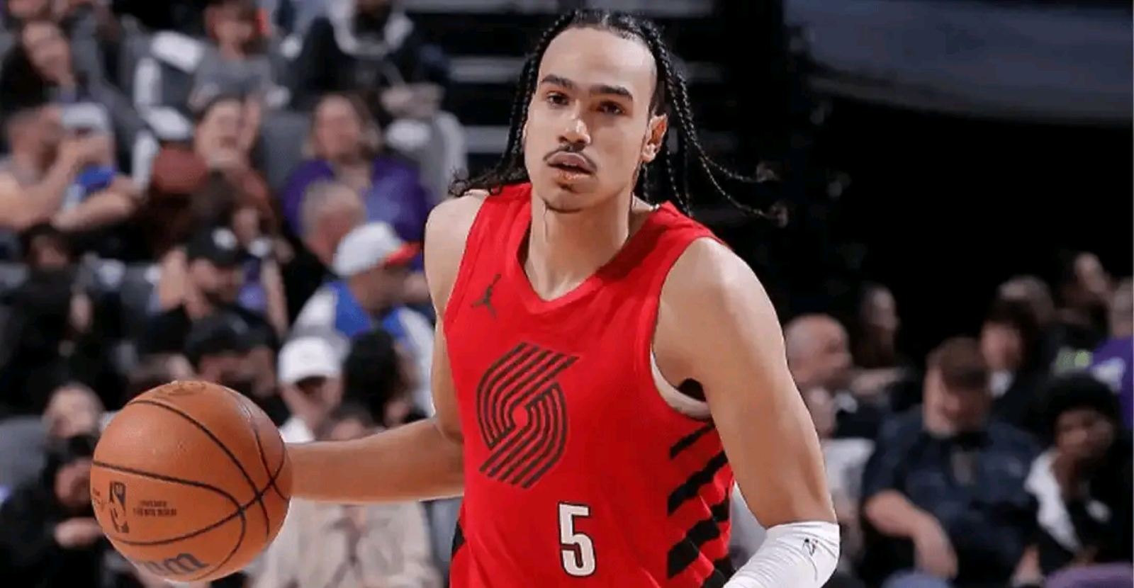 开拓者大胜鹈鹕，士气高昂