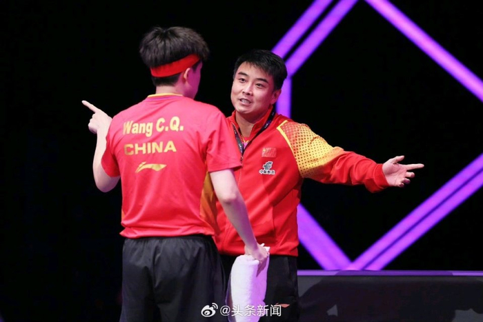 包含英格兰队鏖战波兰队，王皓状态火热的词条